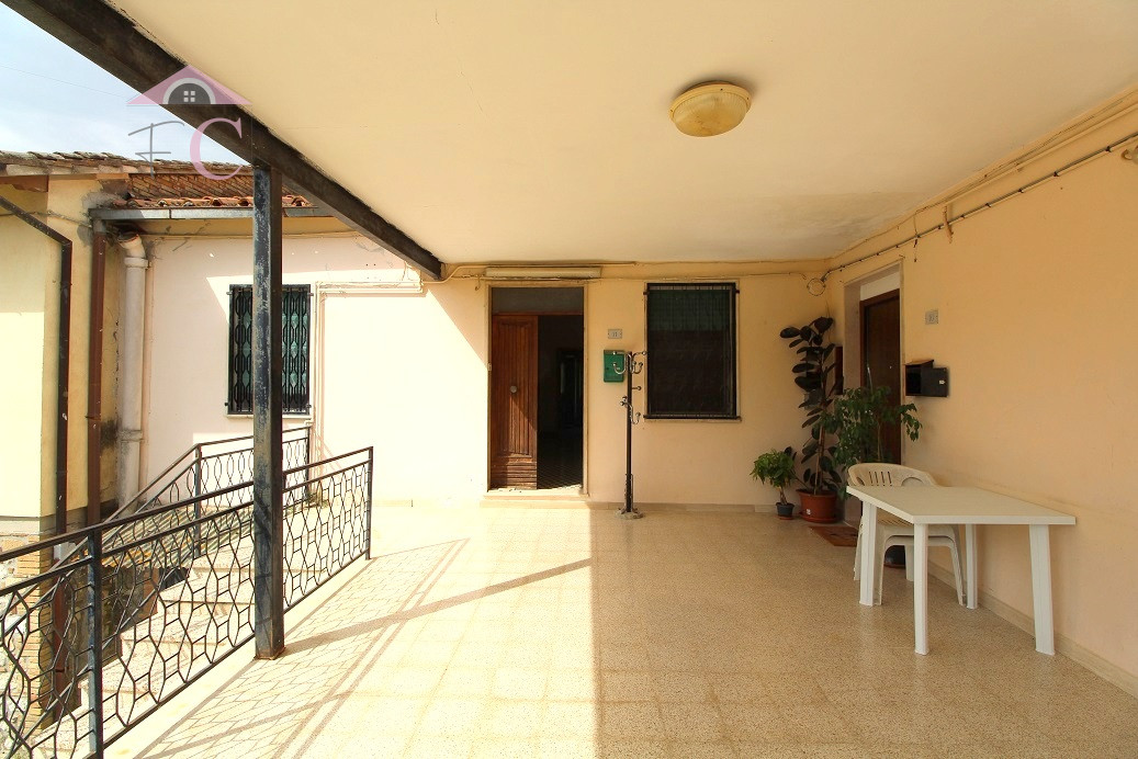 prima campagna-appartamento con taverna-giardino-vista panoramica  10.png